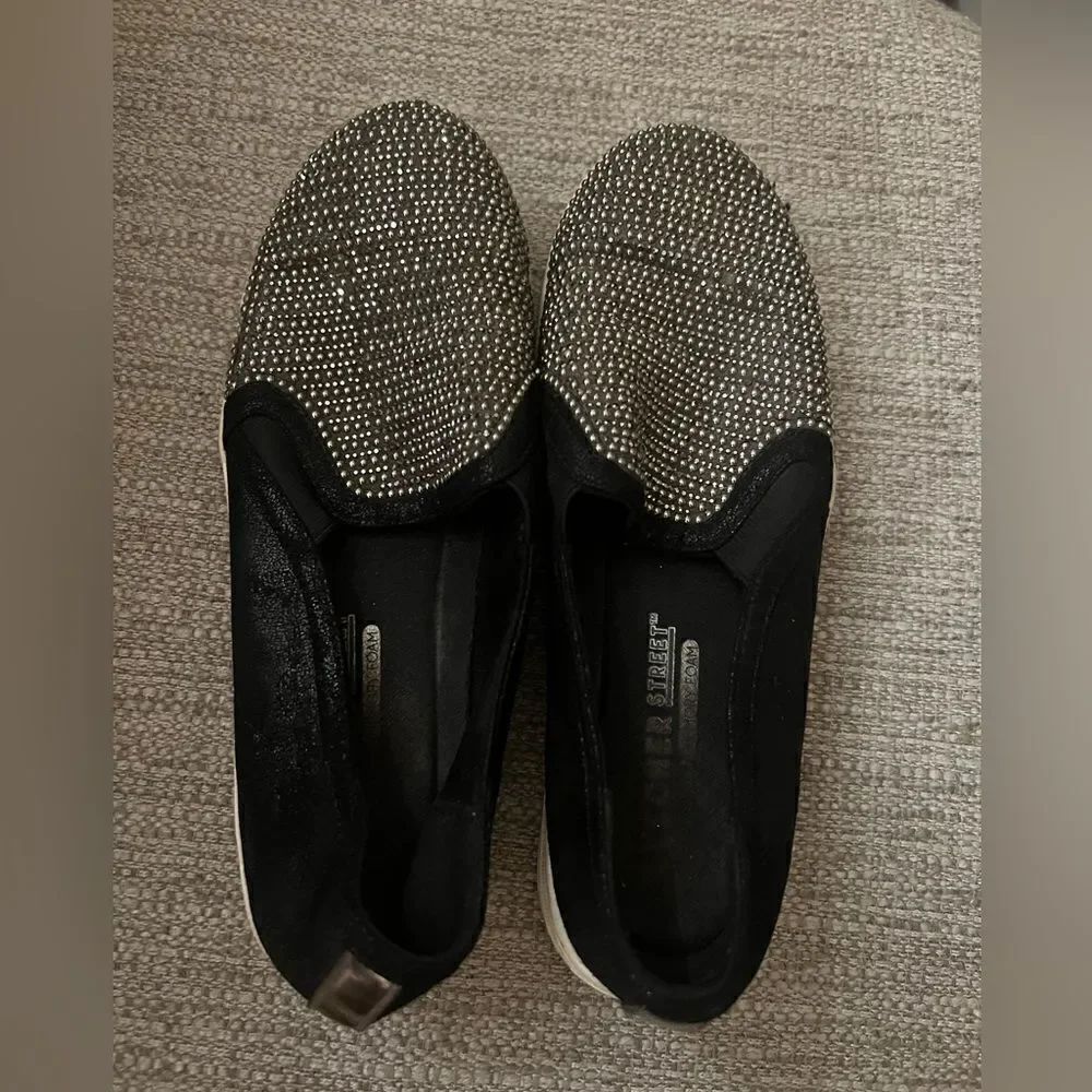 Beautiful Skechers street memory foam loafers size 6